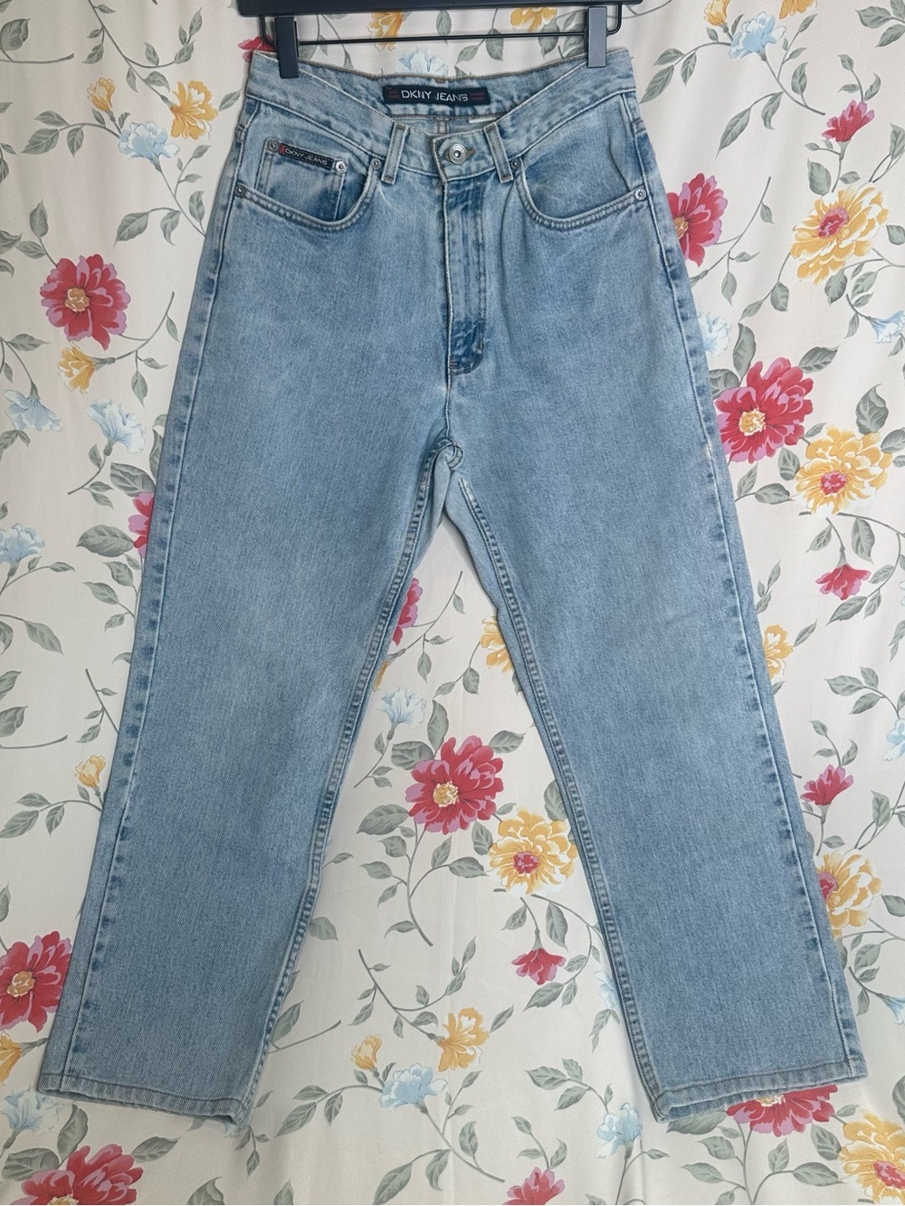 DKNY | Vintage | Y2K | Light wash Jeans | Women’s Size 8